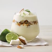 EasiYo Yogurt Stile Greco al Gusto di Lime con Pezzi di Cocco (1x)